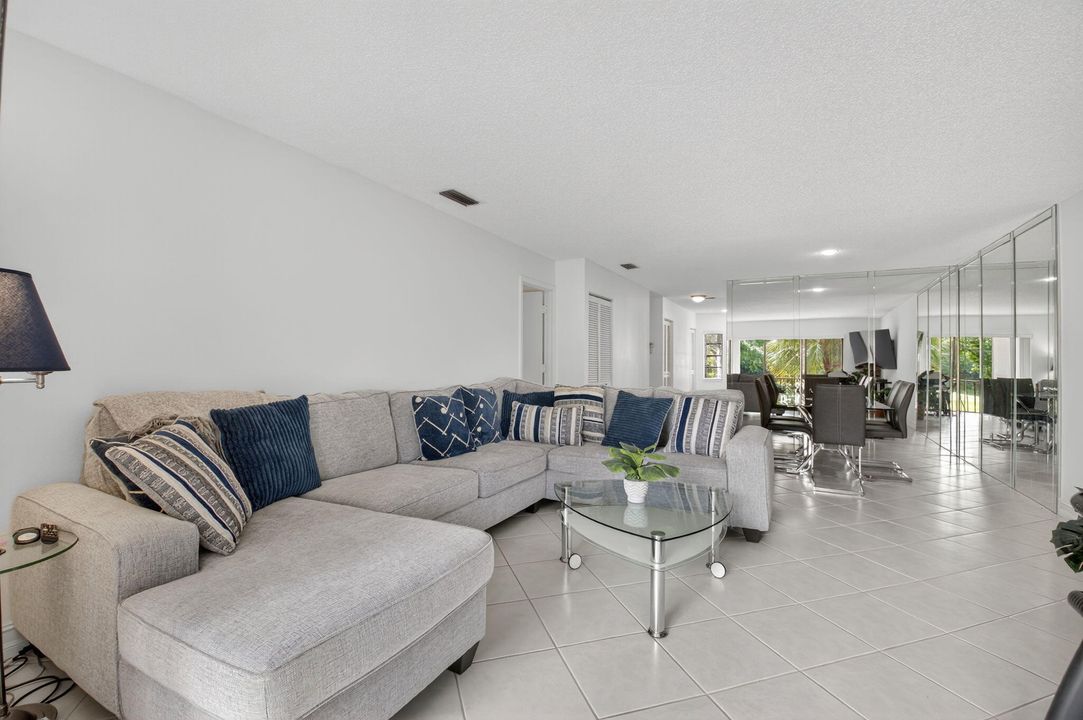 Active With Contract: $3,500 (2 beds, 2 baths, 1216 Square Feet)