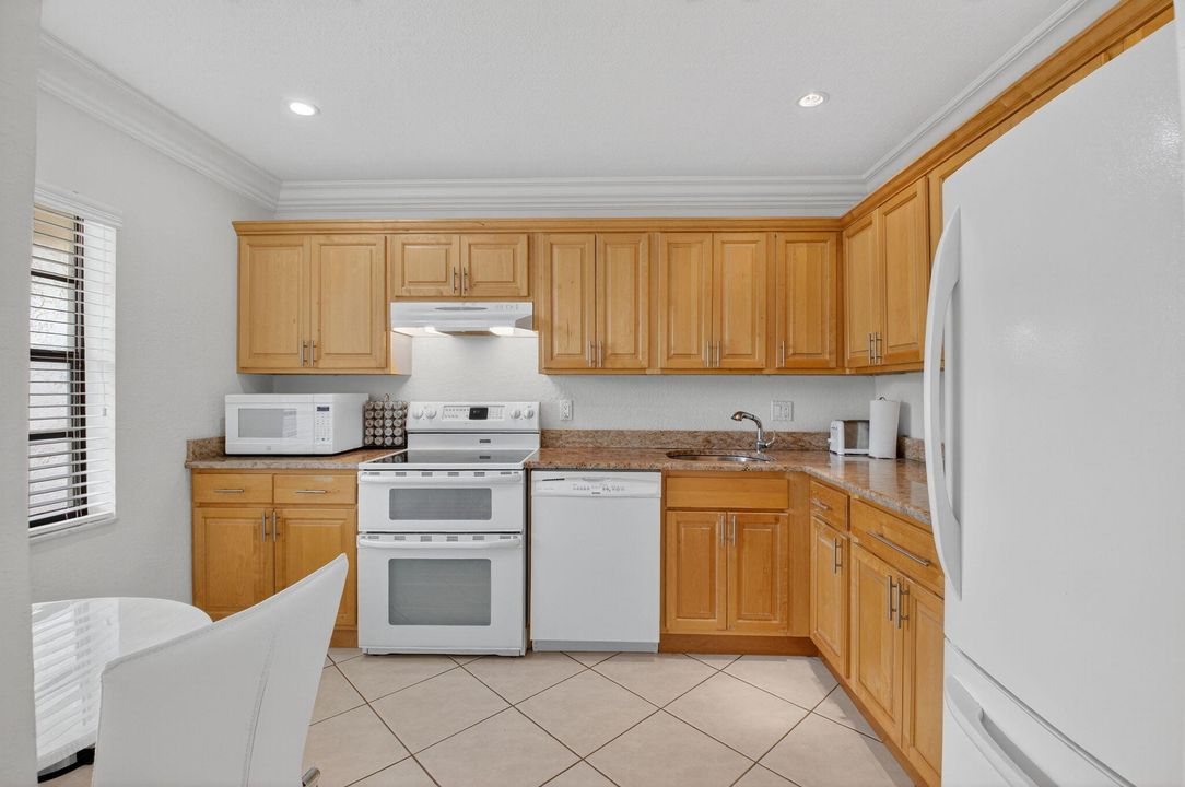 Active With Contract: $3,500 (2 beds, 2 baths, 1216 Square Feet)