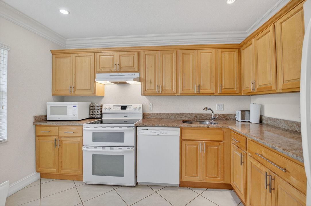 Active With Contract: $3,500 (2 beds, 2 baths, 1216 Square Feet)