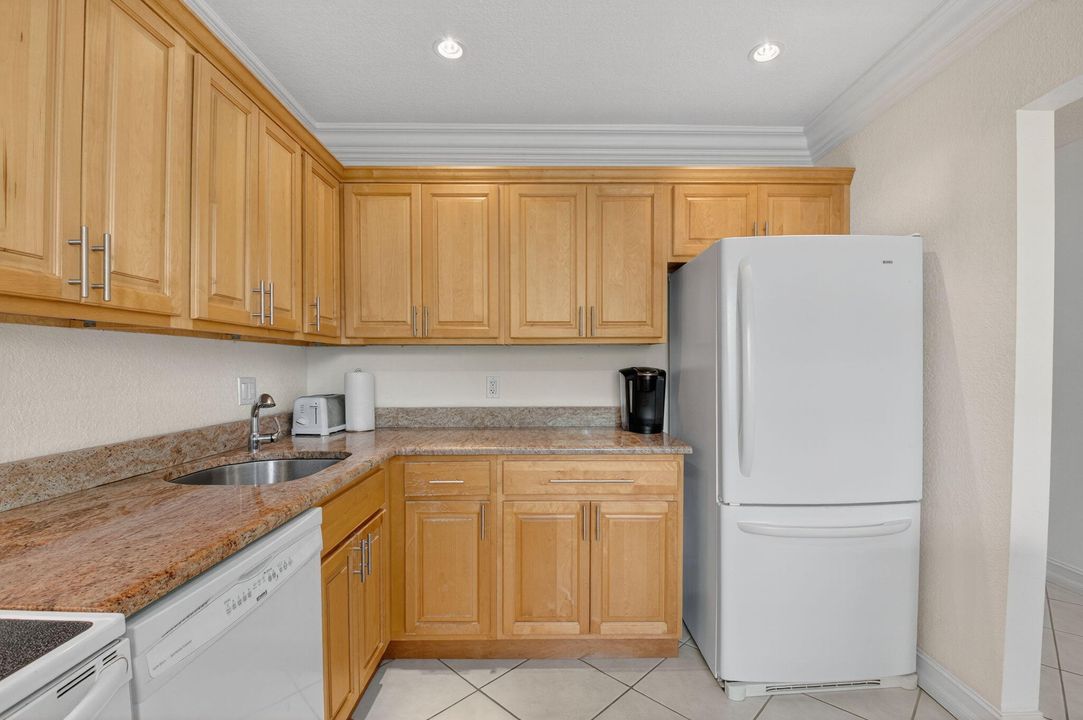 Active With Contract: $3,500 (2 beds, 2 baths, 1216 Square Feet)