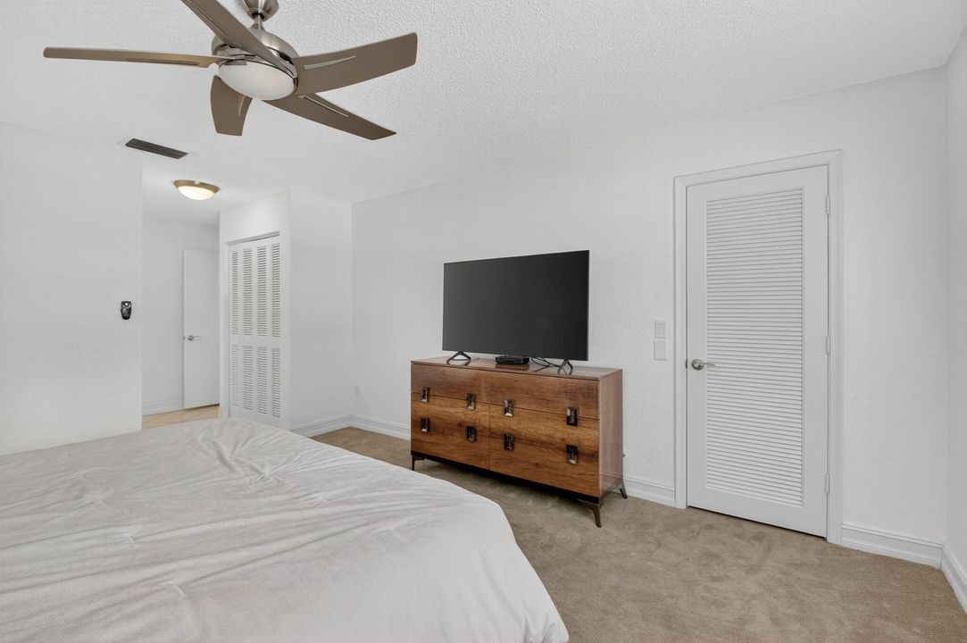 Active With Contract: $3,500 (2 beds, 2 baths, 1216 Square Feet)