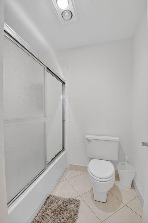 Active With Contract: $3,500 (2 beds, 2 baths, 1216 Square Feet)