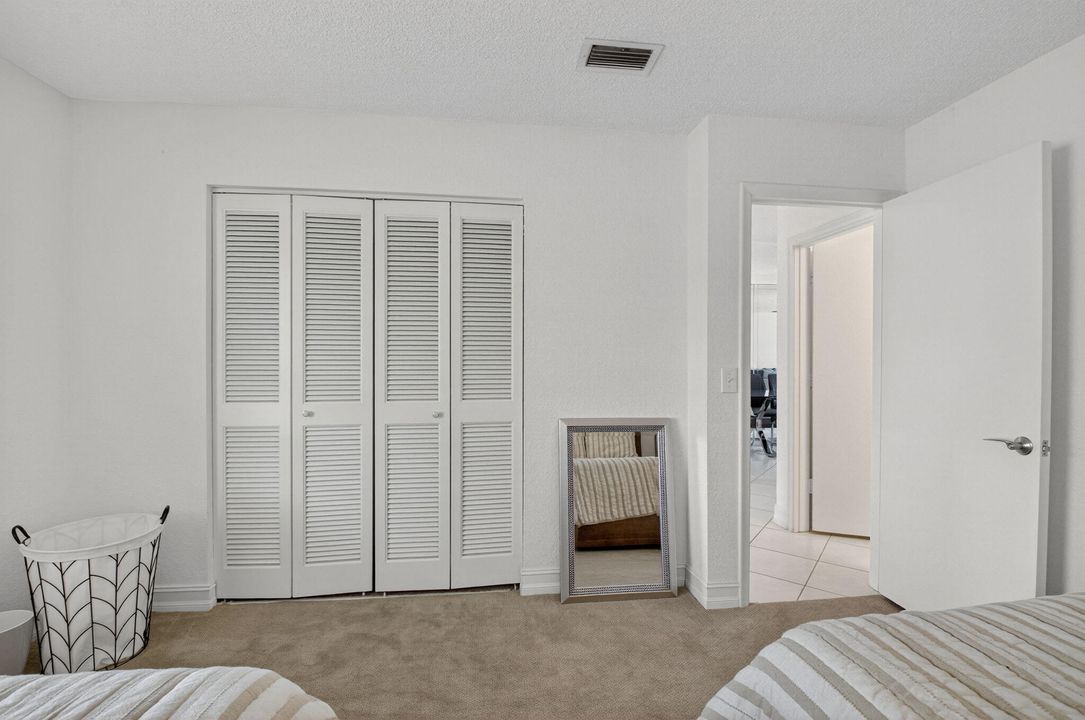 Active With Contract: $3,500 (2 beds, 2 baths, 1216 Square Feet)