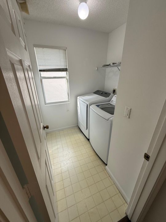 Active With Contract: $469,000 (3 beds, 2 baths, 1694 Square Feet)
