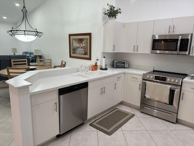 合同活跃: $4,500 (3 贝兹, 2 浴室, 1813 平方英尺)