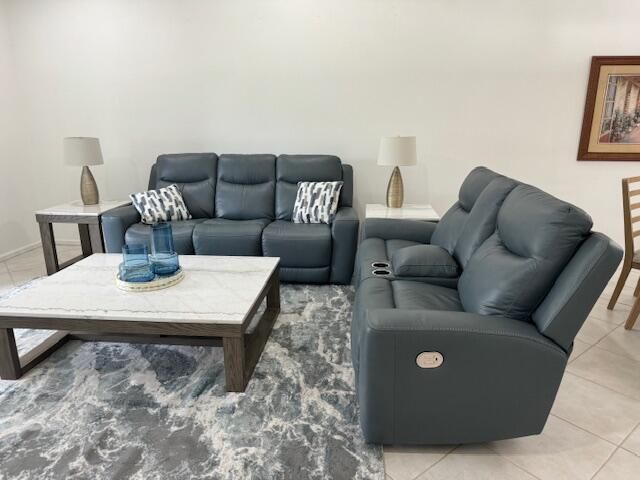 合同活跃: $4,500 (3 贝兹, 2 浴室, 1813 平方英尺)