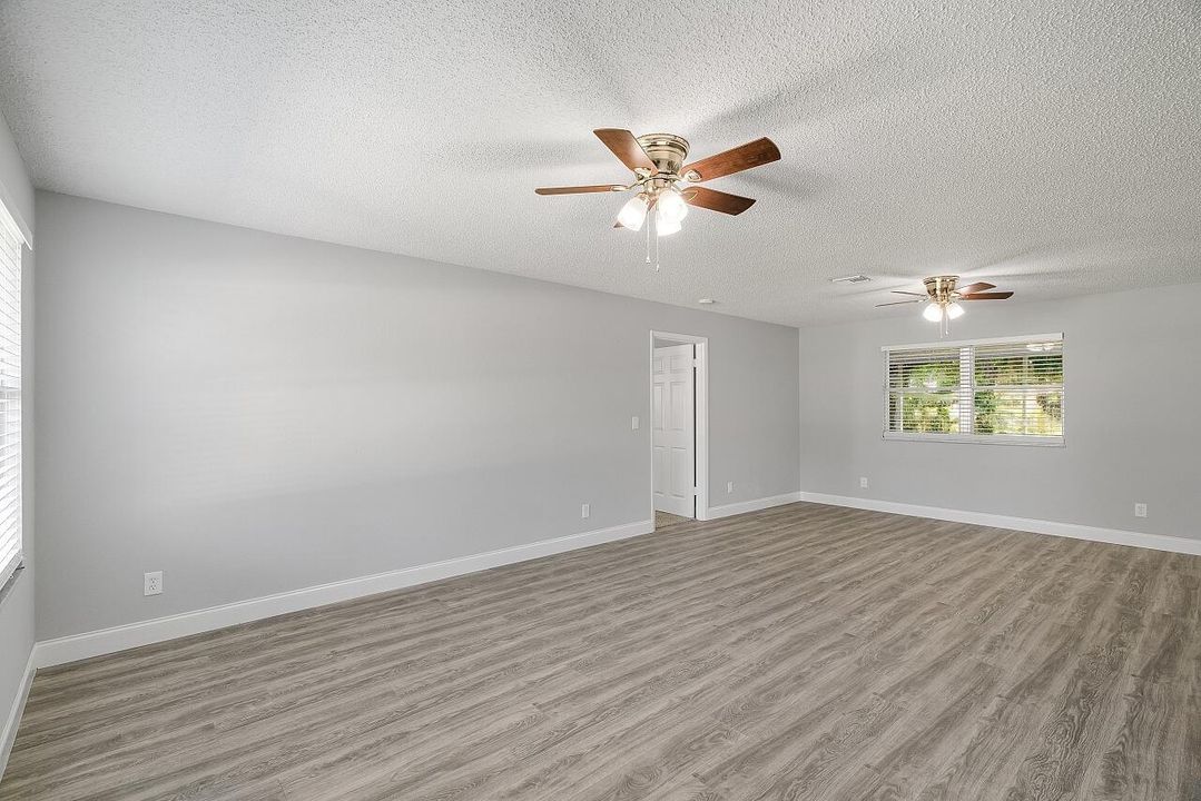 Activo con contrato: $315,000 (3 camas, 2 baños, 1407 Pies cuadrados)