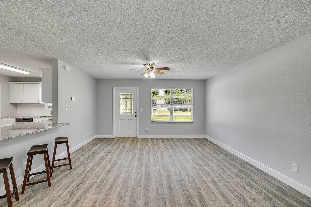 Activo con contrato: $315,000 (3 camas, 2 baños, 1407 Pies cuadrados)