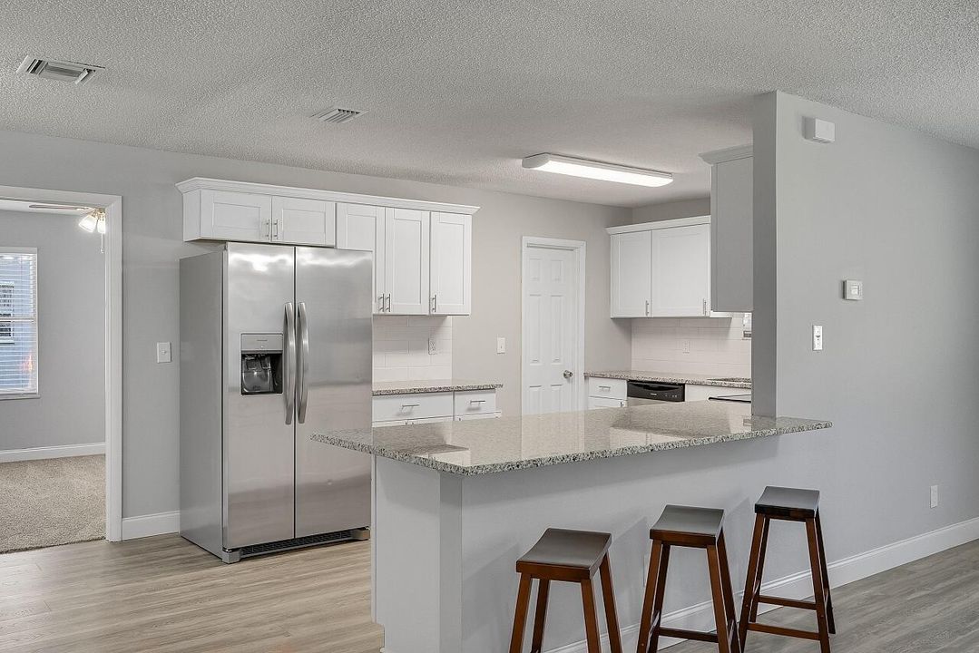 Activo con contrato: $315,000 (3 camas, 2 baños, 1407 Pies cuadrados)