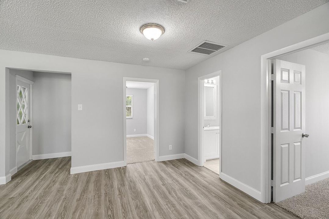 Activo con contrato: $315,000 (3 camas, 2 baños, 1407 Pies cuadrados)