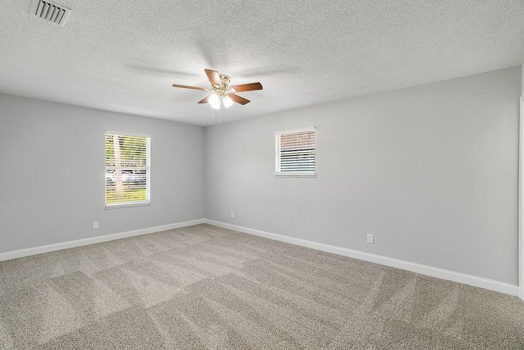 Activo con contrato: $315,000 (3 camas, 2 baños, 1407 Pies cuadrados)