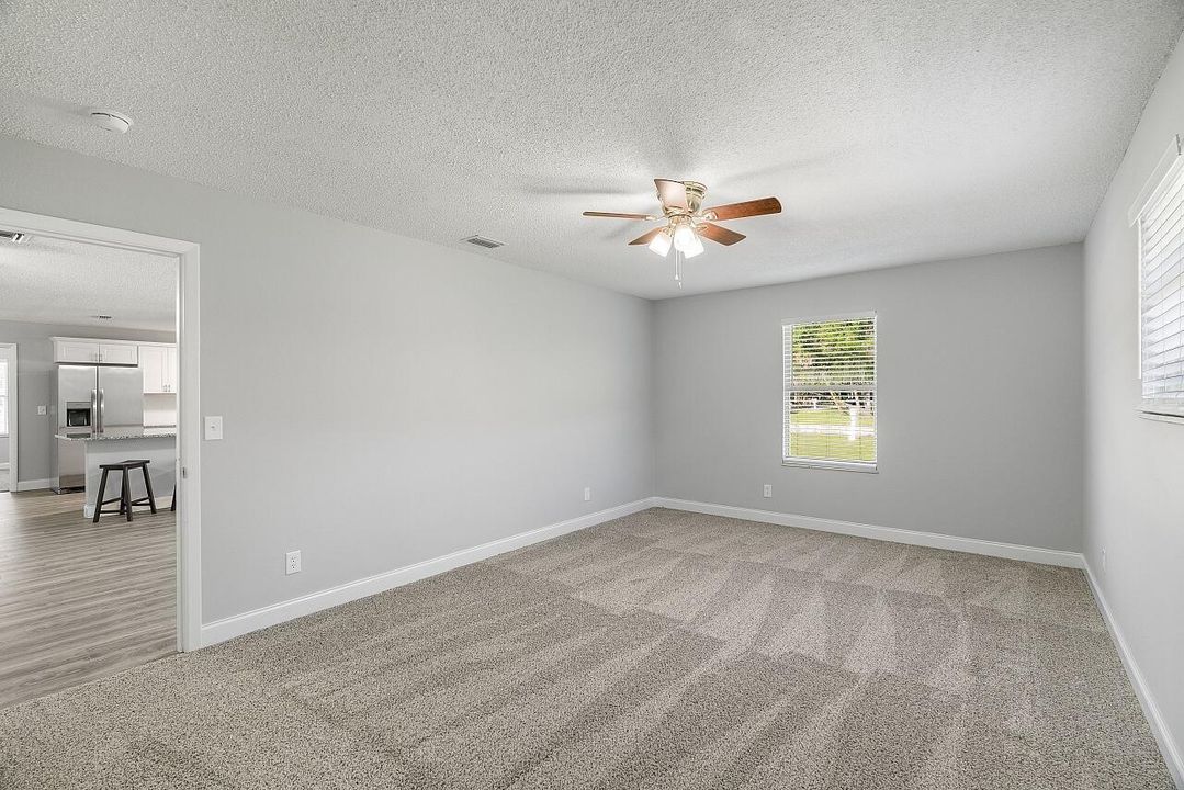 Activo con contrato: $315,000 (3 camas, 2 baños, 1407 Pies cuadrados)