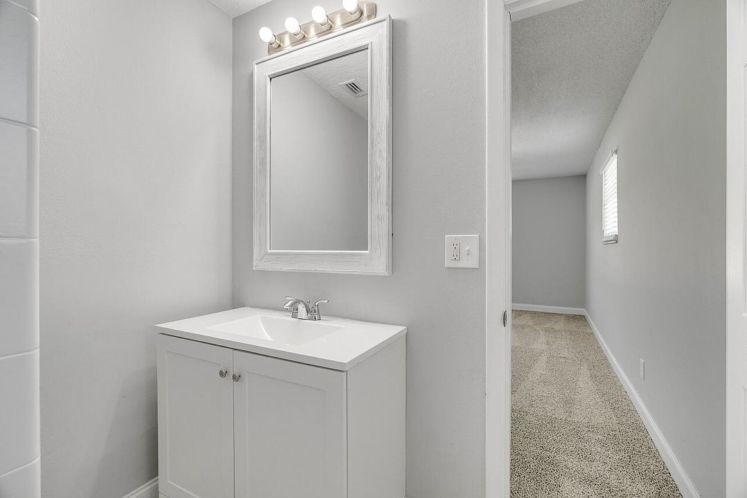 Activo con contrato: $315,000 (3 camas, 2 baños, 1407 Pies cuadrados)