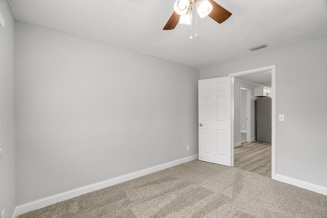 Activo con contrato: $315,000 (3 camas, 2 baños, 1407 Pies cuadrados)