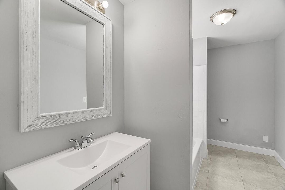 Activo con contrato: $315,000 (3 camas, 2 baños, 1407 Pies cuadrados)