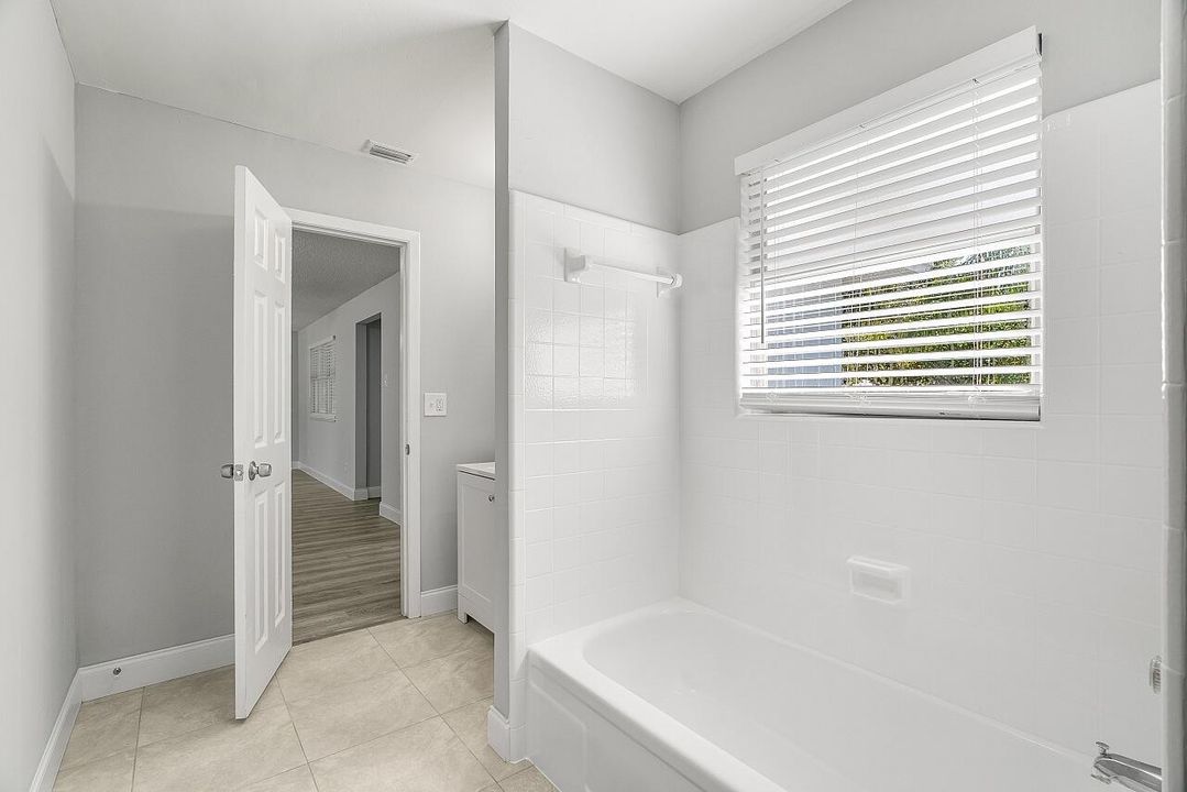 Activo con contrato: $315,000 (3 camas, 2 baños, 1407 Pies cuadrados)