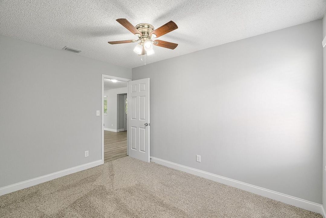 Activo con contrato: $315,000 (3 camas, 2 baños, 1407 Pies cuadrados)