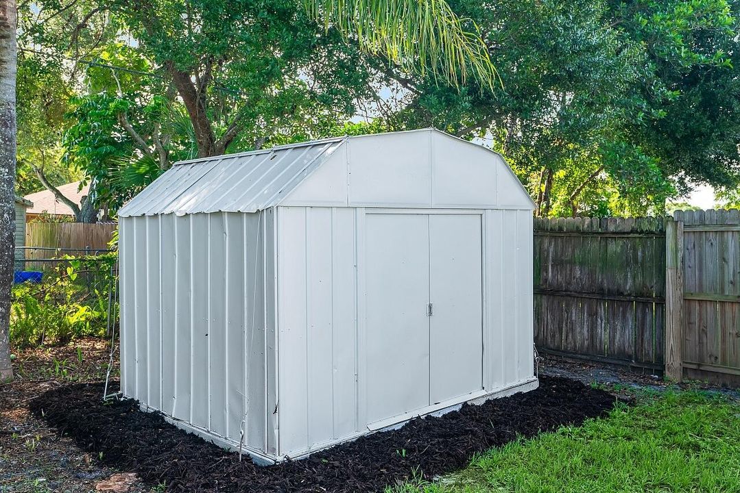 Activo con contrato: $315,000 (3 camas, 2 baños, 1407 Pies cuadrados)