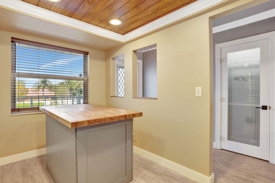 For Sale: $185,000 (2 beds, 2 baths, 1000 Square Feet)