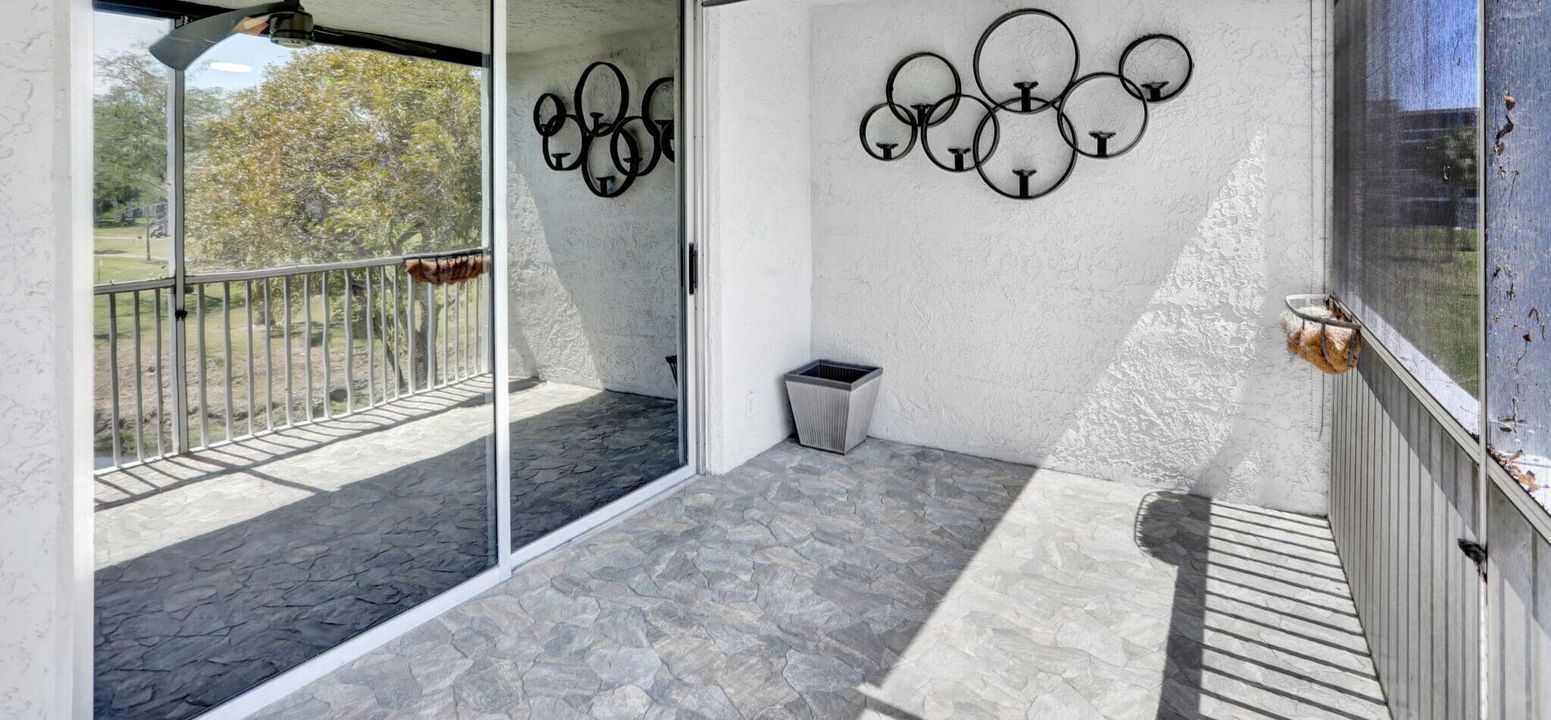 For Sale: $185,000 (2 beds, 2 baths, 1000 Square Feet)