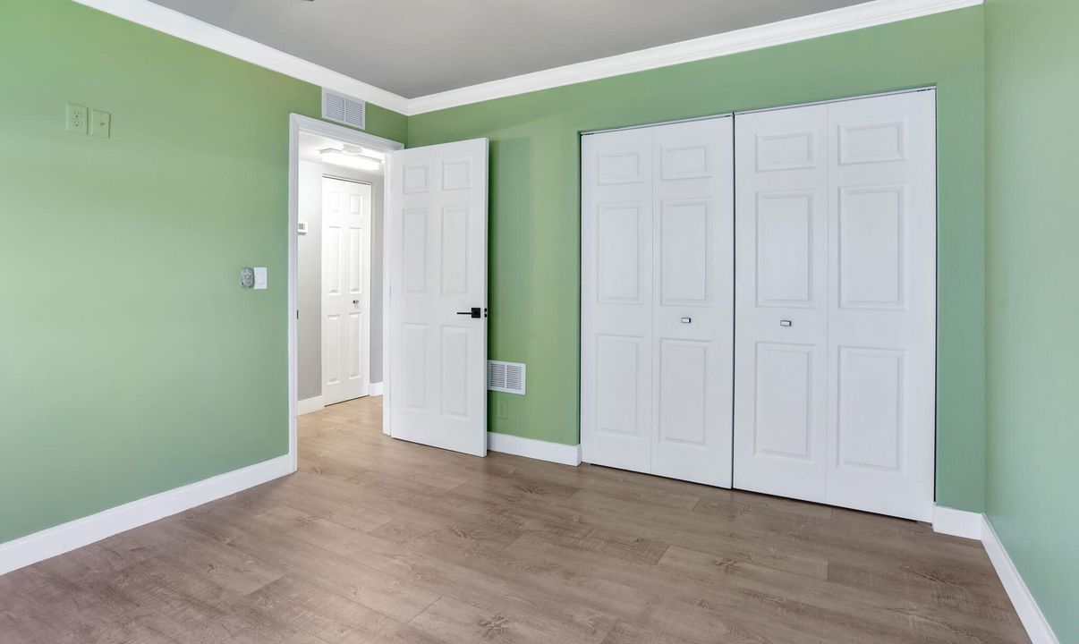 For Sale: $185,000 (2 beds, 2 baths, 1000 Square Feet)