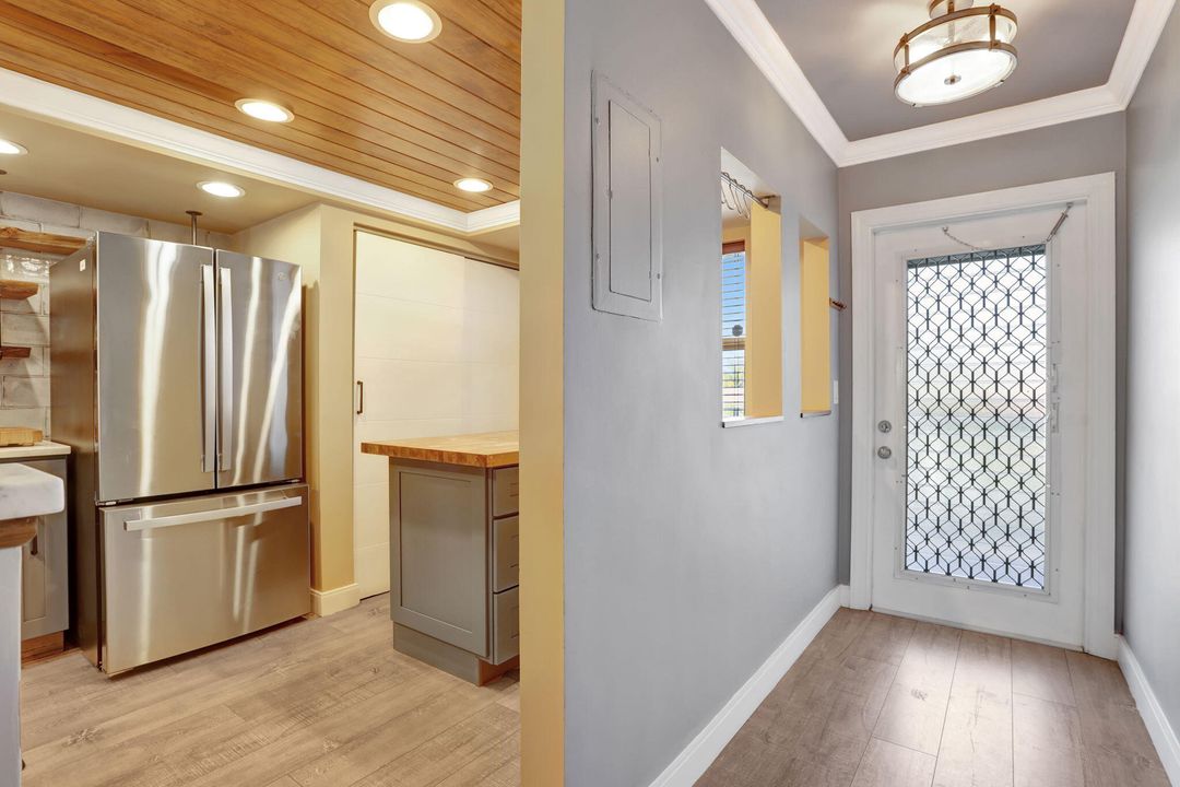 For Sale: $185,000 (2 beds, 2 baths, 1000 Square Feet)