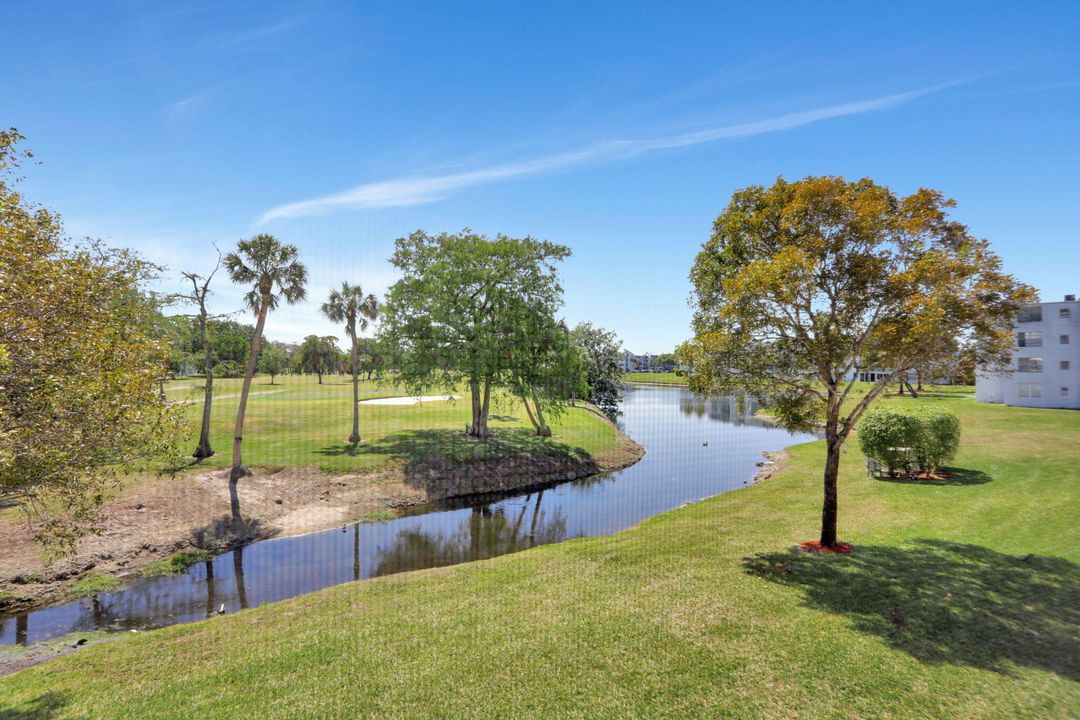 For Sale: $185,000 (2 beds, 2 baths, 1000 Square Feet)