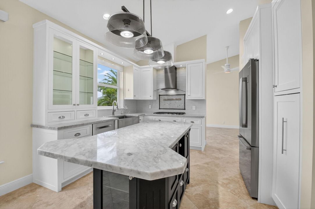 Active With Contract: $999,999 (4 beds, 3 baths, 2935 Square Feet)