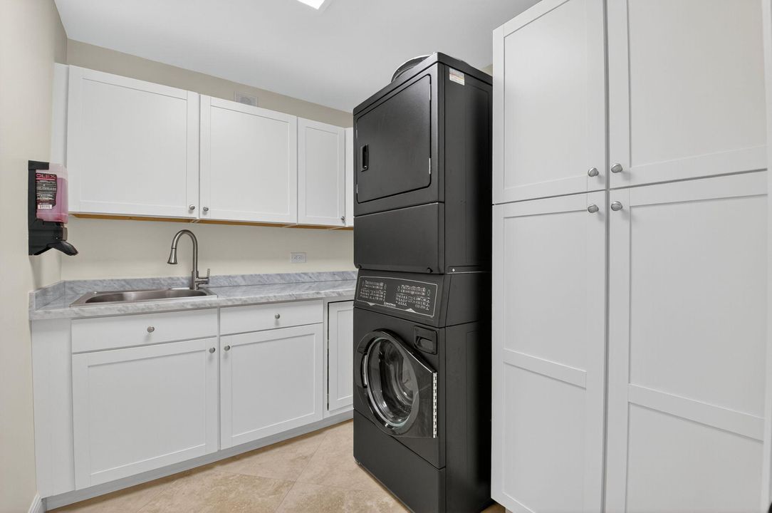 Active With Contract: $999,999 (4 beds, 3 baths, 2935 Square Feet)