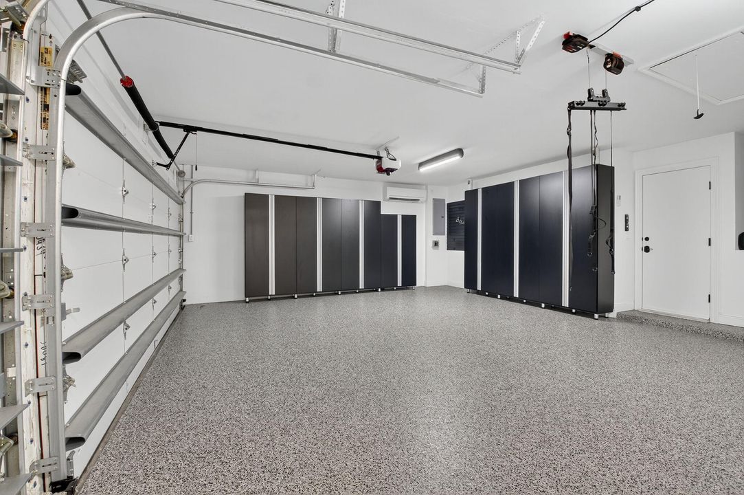 Active With Contract: $999,999 (4 beds, 3 baths, 2935 Square Feet)