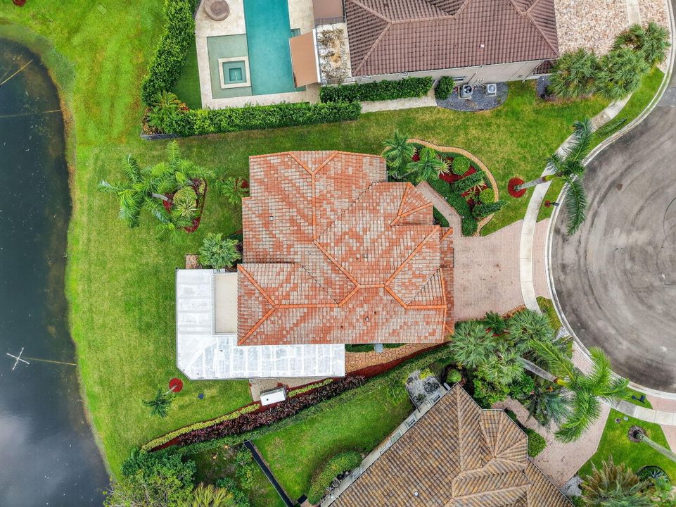 Active With Contract: $999,999 (4 beds, 3 baths, 2935 Square Feet)