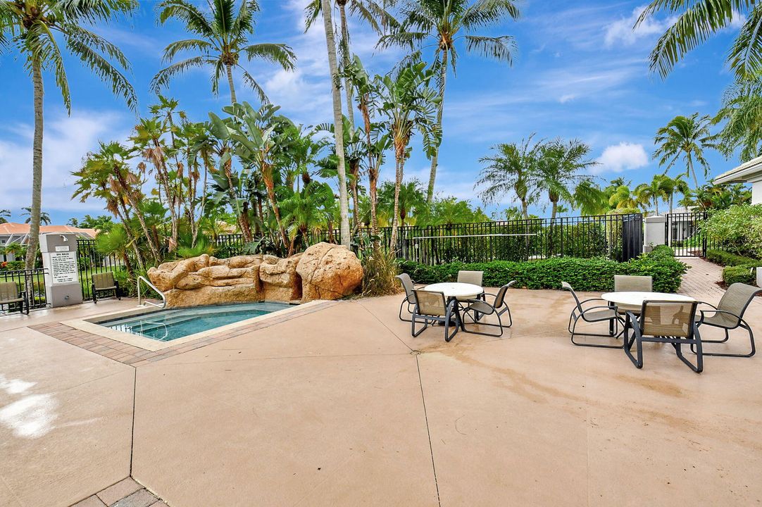 Active With Contract: $999,999 (4 beds, 3 baths, 2935 Square Feet)