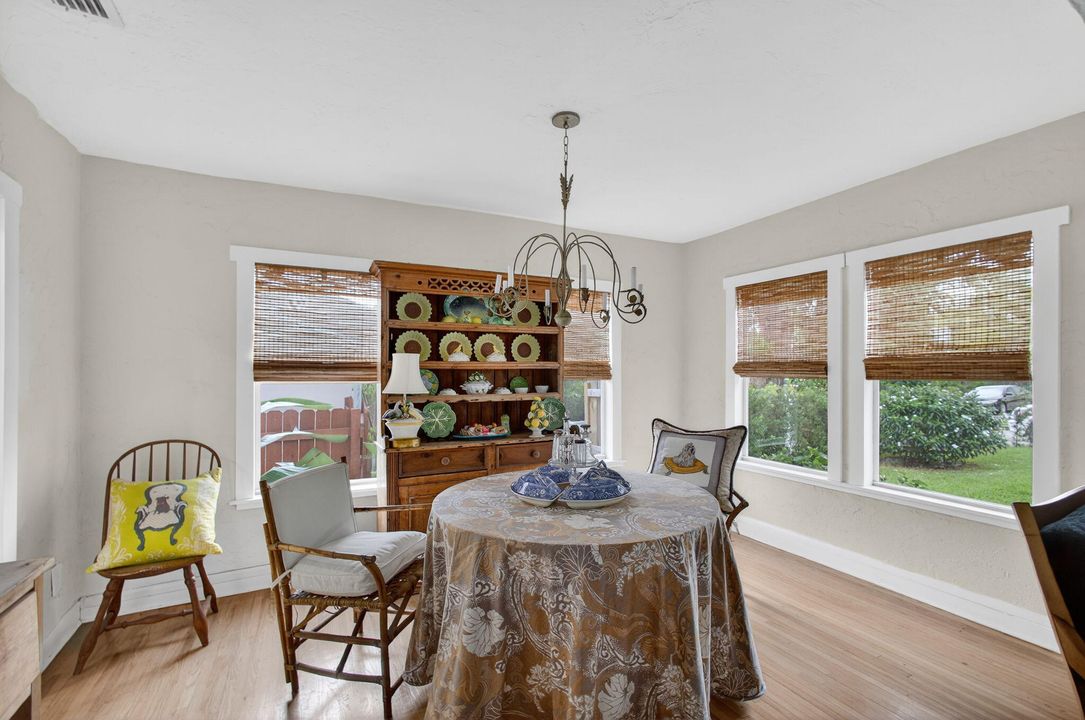 Active With Contract: $529,000 (3 beds, 1 baths, 1304 Square Feet)