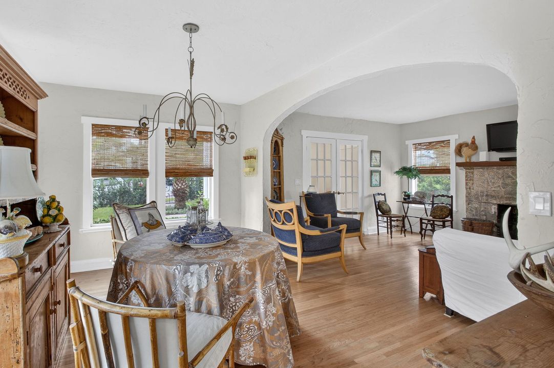 Active With Contract: $529,000 (3 beds, 1 baths, 1304 Square Feet)