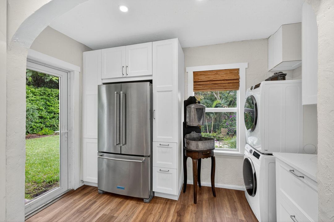 Active With Contract: $529,000 (3 beds, 1 baths, 1304 Square Feet)