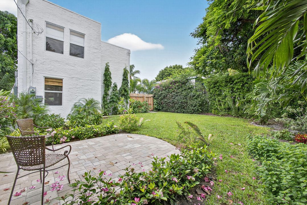 Active With Contract: $529,000 (3 beds, 1 baths, 1304 Square Feet)