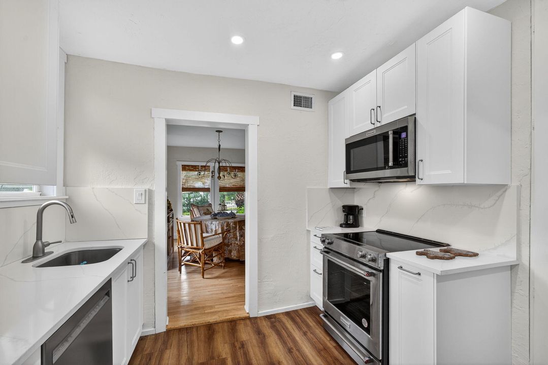 Active With Contract: $529,000 (3 beds, 1 baths, 1304 Square Feet)