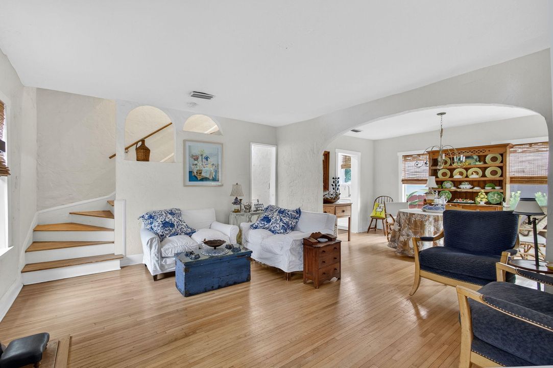 Active With Contract: $529,000 (3 beds, 1 baths, 1304 Square Feet)