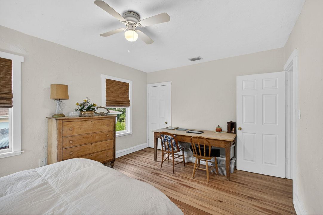 Active With Contract: $529,000 (3 beds, 1 baths, 1304 Square Feet)