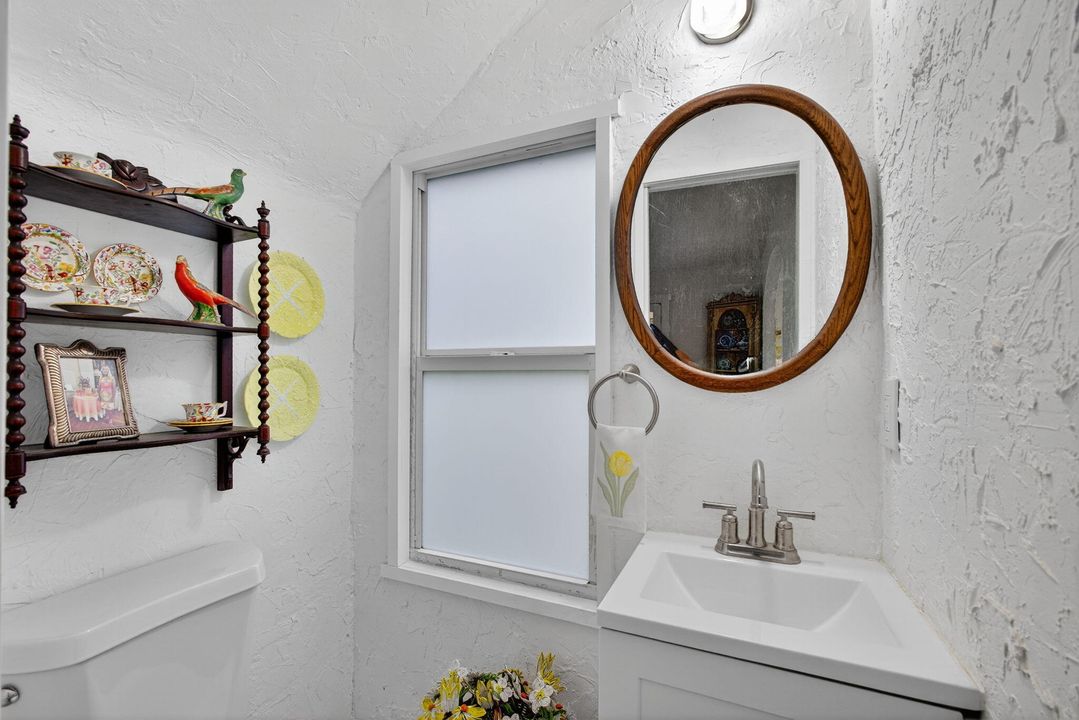 Active With Contract: $529,000 (3 beds, 1 baths, 1304 Square Feet)