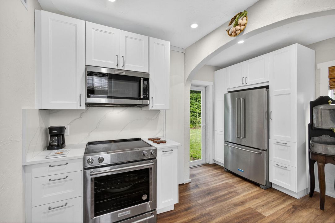 Active With Contract: $529,000 (3 beds, 1 baths, 1304 Square Feet)