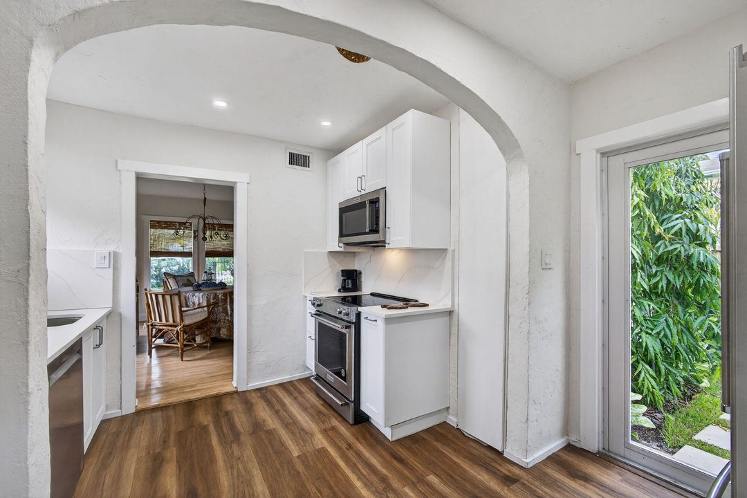 Active With Contract: $529,000 (3 beds, 1 baths, 1304 Square Feet)