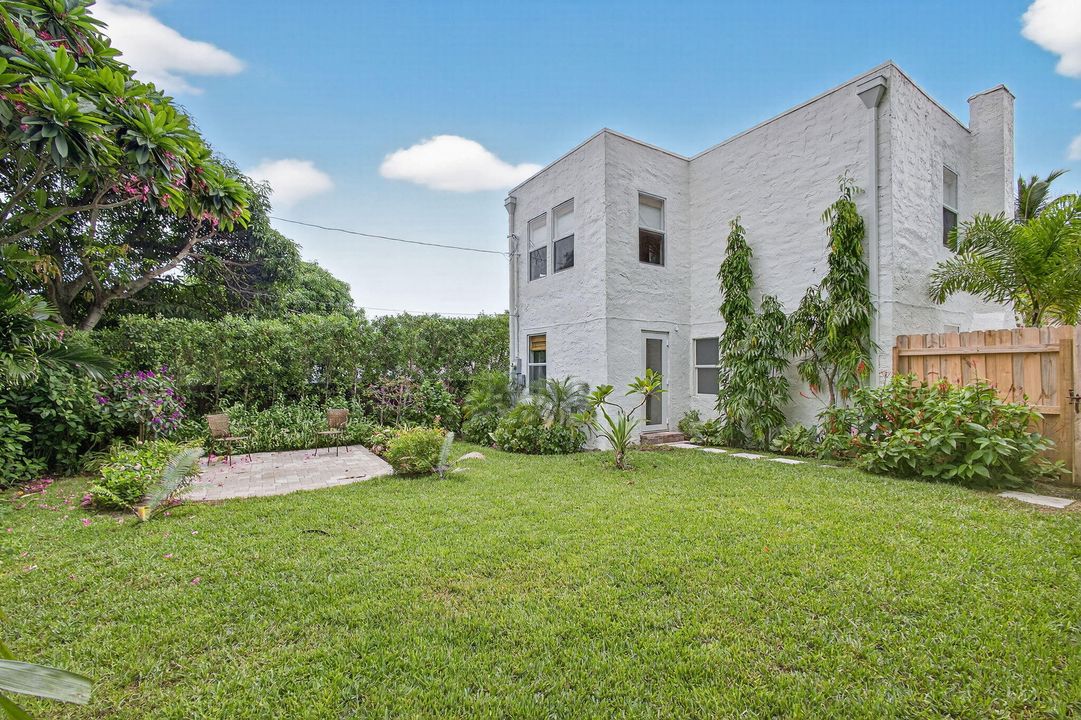 Active With Contract: $529,000 (3 beds, 1 baths, 1304 Square Feet)