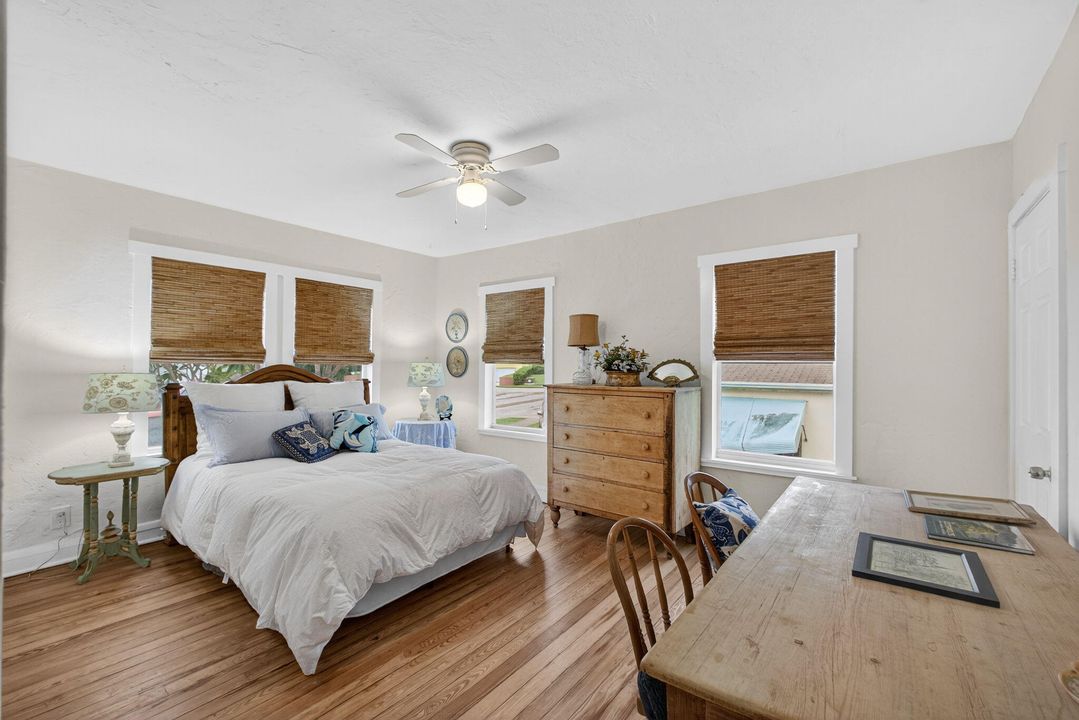 Active With Contract: $529,000 (3 beds, 1 baths, 1304 Square Feet)