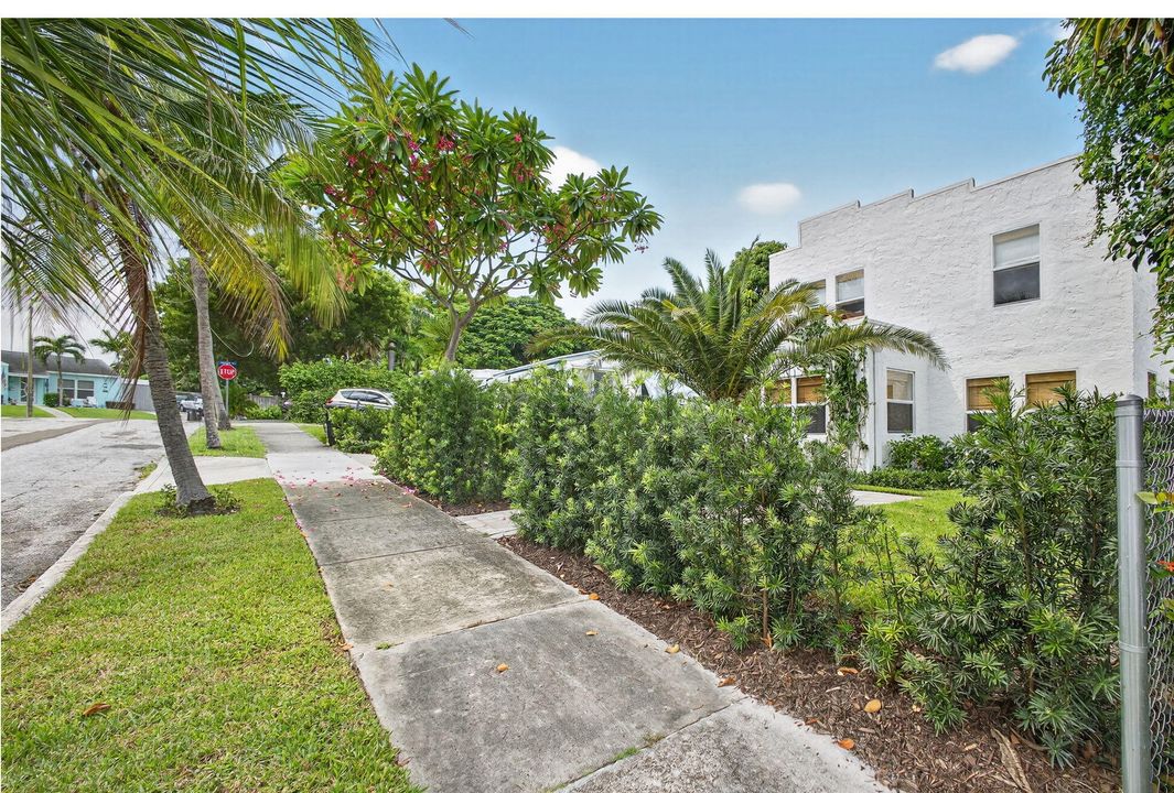 Active With Contract: $529,000 (3 beds, 1 baths, 1304 Square Feet)