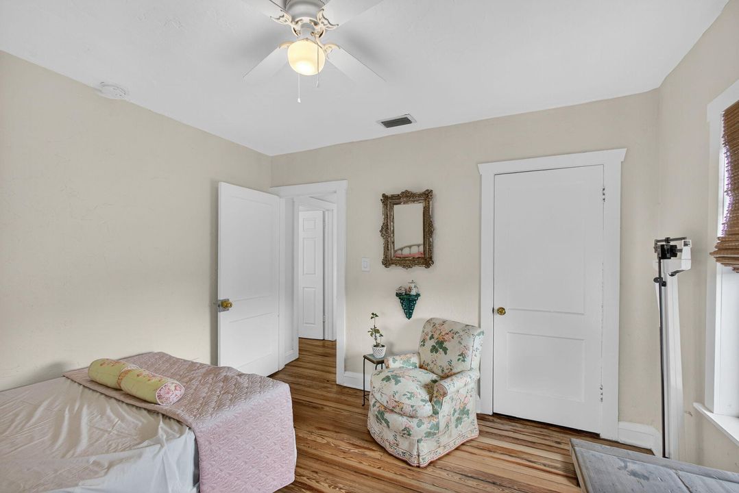 Active With Contract: $529,000 (3 beds, 1 baths, 1304 Square Feet)