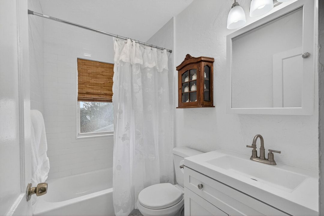 Active With Contract: $529,000 (3 beds, 1 baths, 1304 Square Feet)