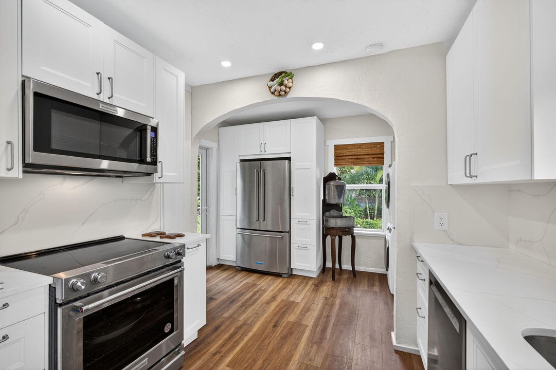 Active With Contract: $529,000 (3 beds, 1 baths, 1304 Square Feet)