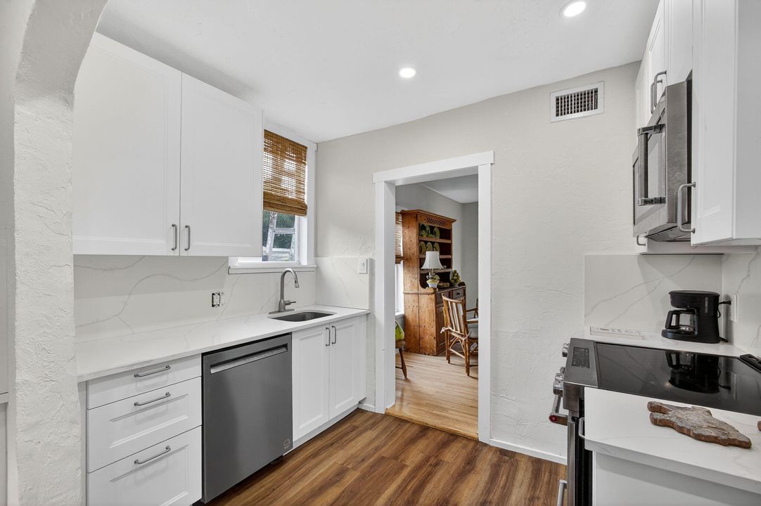 Active With Contract: $529,000 (3 beds, 1 baths, 1304 Square Feet)