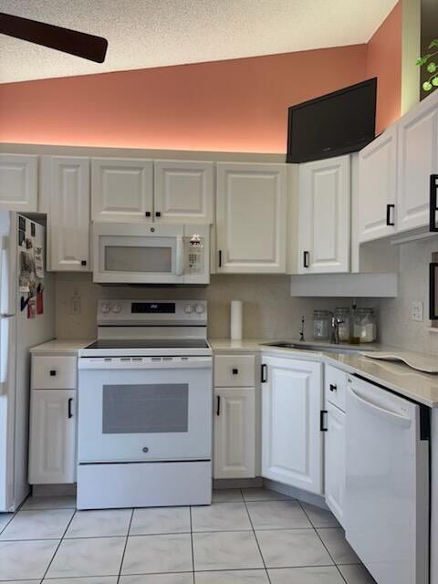 待售: $239,000 (2 贝兹, 2 浴室, 1370 平方英尺)